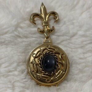 Vintage Coro 4 photo Fleur dis Lis locket gold tone pin brooch 1940s